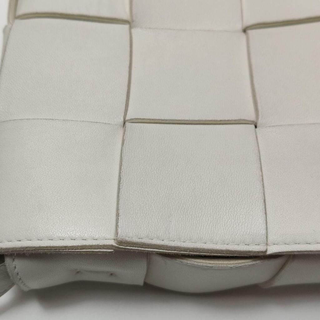 [Pre-Owned] Cassette Pillow Bag Fashion Solid Color Minimalist 15 Grid Woven Check Lambskin Shoulder Crossbody Bag - Very Good #1DGWHMX