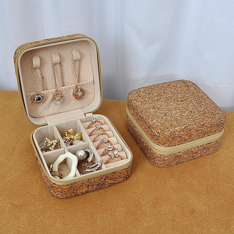 Retro high-end printed jewelry box, portable earrings, ring box, jewelry packaging, storage box, jewelry box.