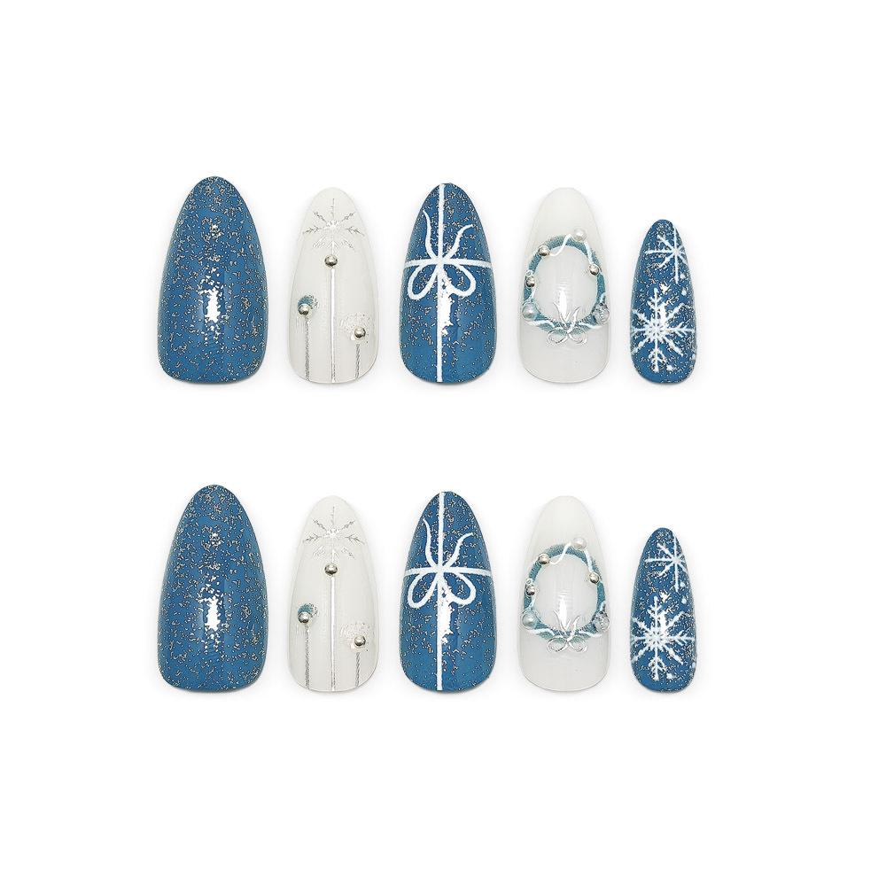 Ice Blue Glitter Christmas Manicure Hand-painted Wreath With Diamonds Christmas Manicure