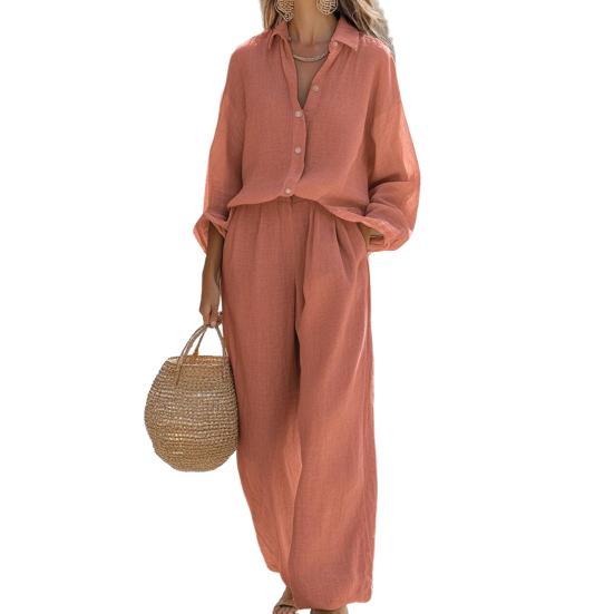 Женский повседневный костюм из двух частей: футболка с длинным рукавом на пуговицах и брюки с широкими штанинами. Осенне-весенний комплект для отдыха.