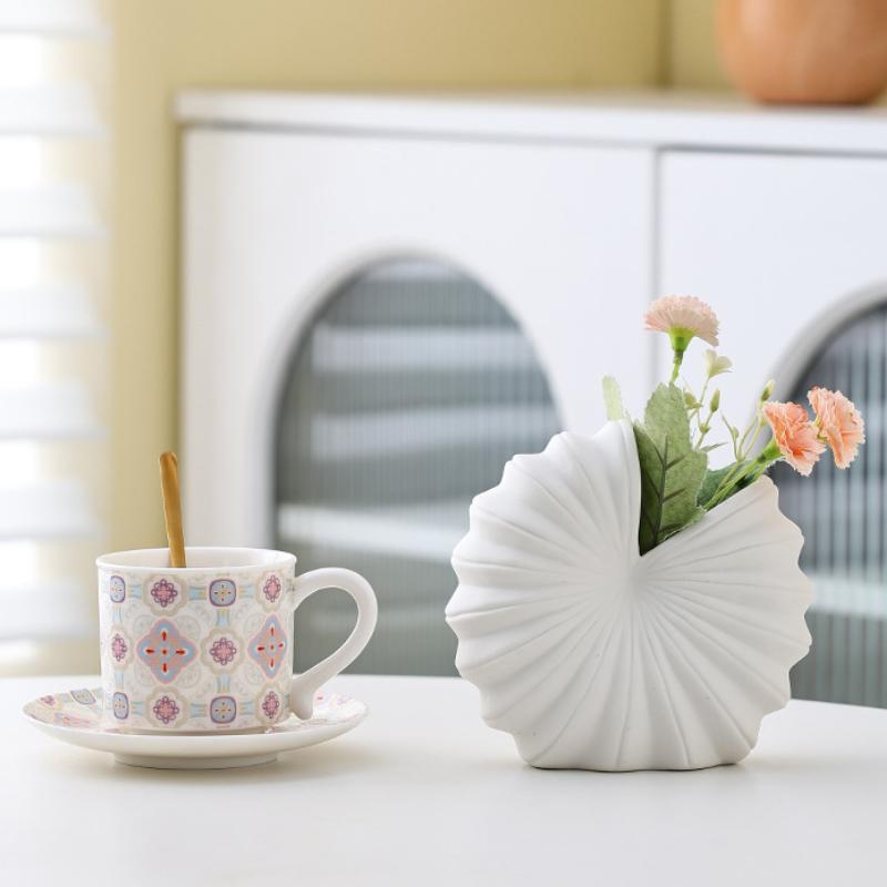 European-Style Ceramic Shell Vase Simple Creative New Model for Dried Flowers Fresh Flowers Water Cultivation Scandinavian