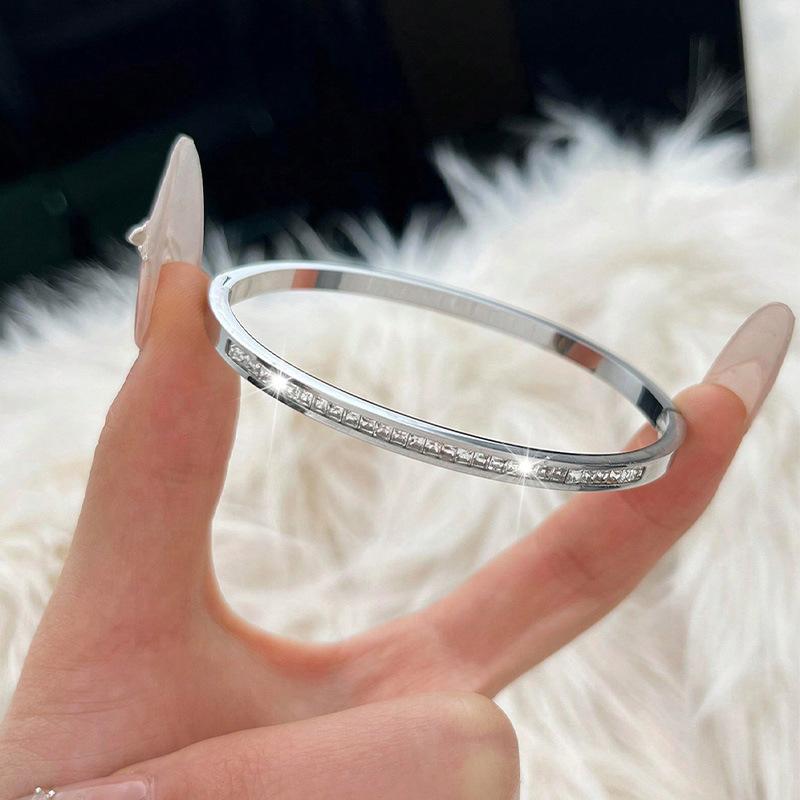 Titanium steel bracelet gold high version temperament zircon bracelet women's light luxury fashion elegance does not fade simple bracelet