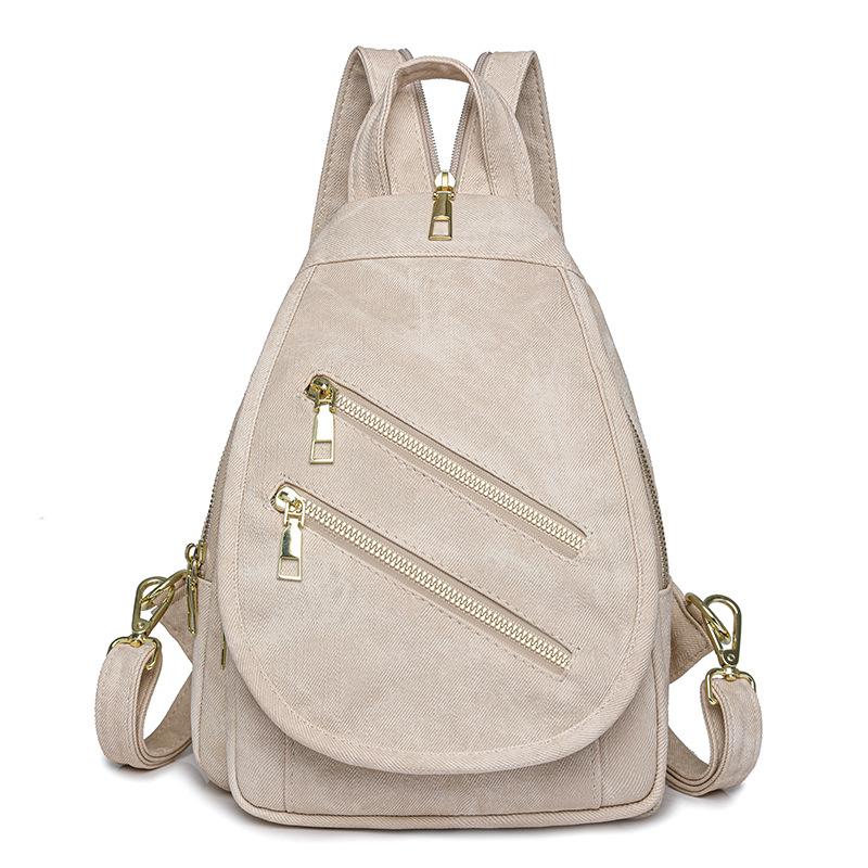 Женщины часто используют рюкзак, сумку через плечо, одноплечевую сумку большой вместимости и дорожный рюкзак