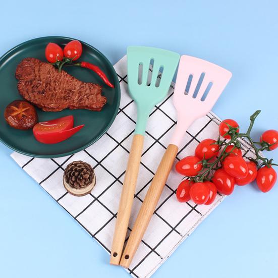 Convenient Food Grade Baking Hollow Design Steak Frying Silicone Spatula Spoon Home Supplies Frying Spatula