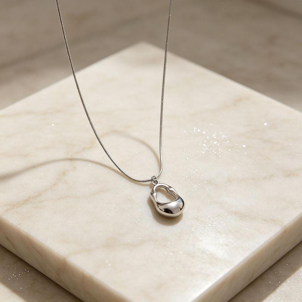 Hollow water drop pendant necklace for women, gentle atmosphere sweater chain, minimalist personality niche everyday accessory