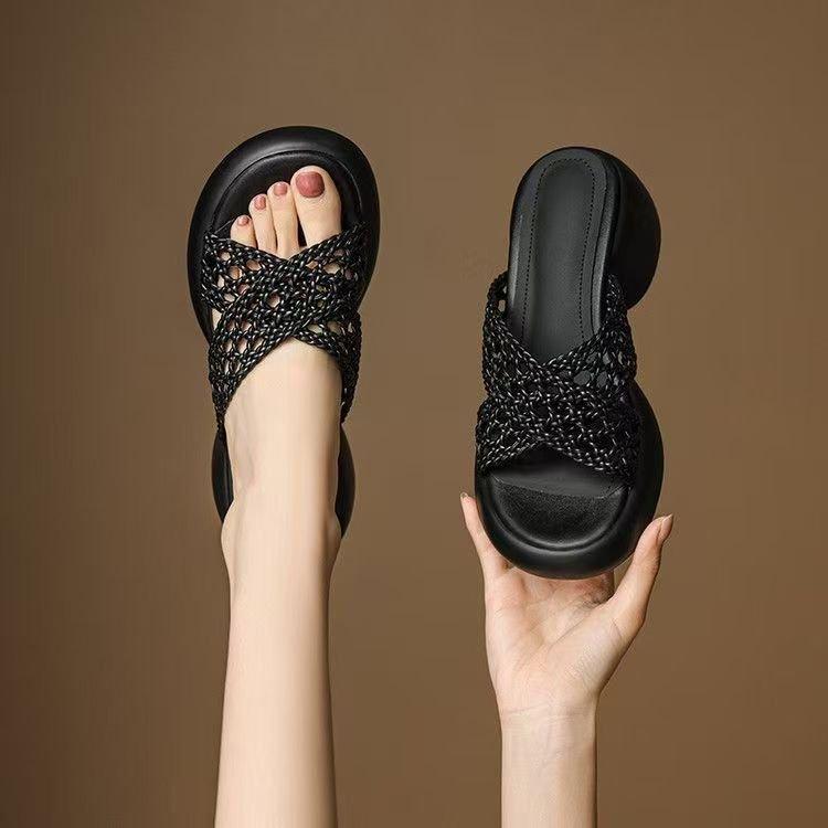 Women's Word 2025 Foreign Style Increases Outer Wear New Summer Thick-bottomed Niche Hollow Hole Fashion Woven Slippers