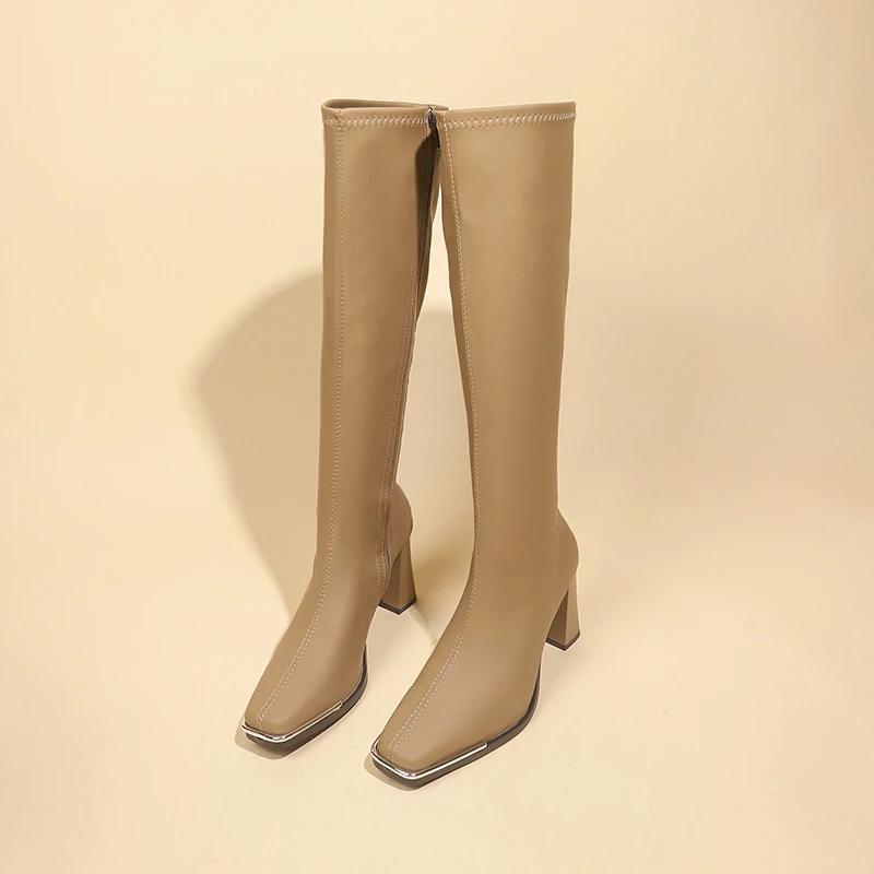 Женская обувь 2024 года, высококачественные женские сапоги с боковой молнией, модные металлические украшения, современные сапоги, женские новые однотонные сапоги до колена