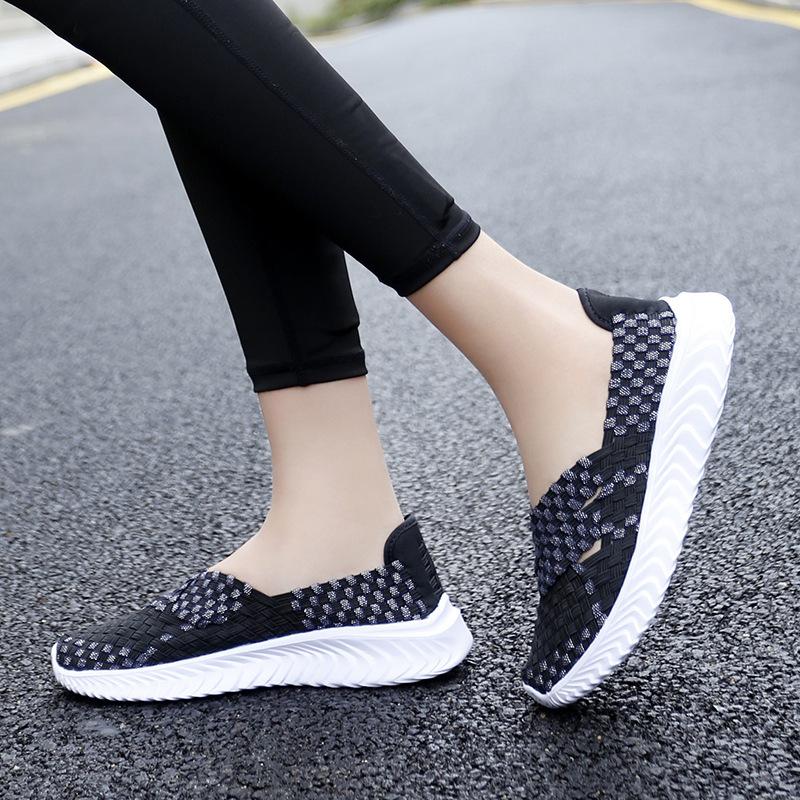 Новая универсальная женская обувь ручной работы, повседневная дышащая полая одинарная обувь, ультралегкая сетчатая женская обувь на плоской подошве, ленивая обувь