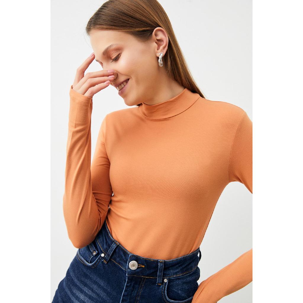 Женское черное боди с деталями на пальцах