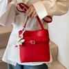Весенне-летняя новая корейская нишевая простая сумка-ведро с личи, повседневная, для работы, универсальная, с высоким чувством стиля, женская сумка-мессенджер