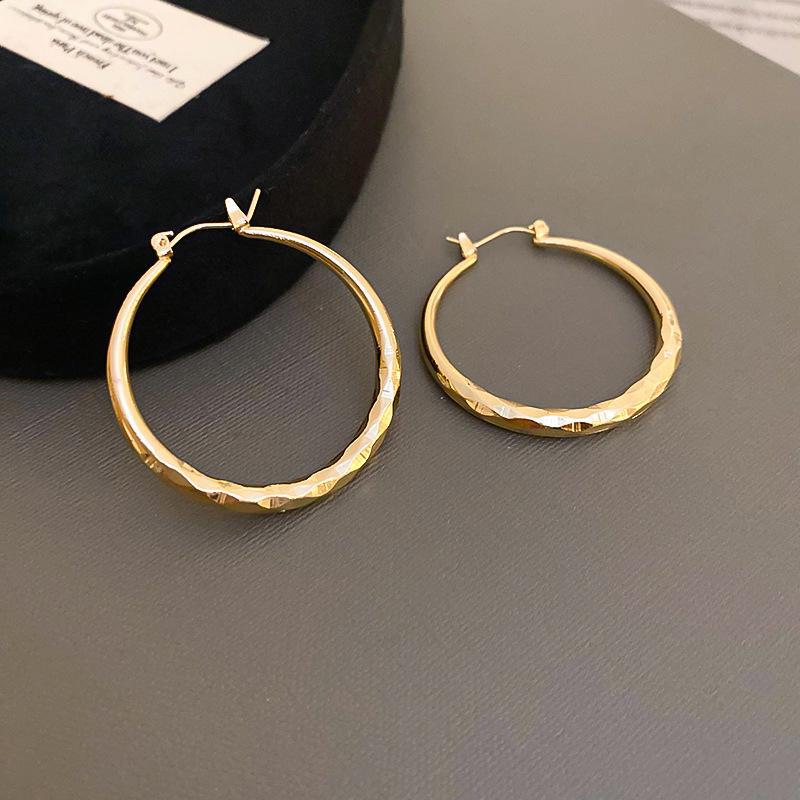 Silver Needle Style Circle Earrings - Simple Korean Metal Design, All-Match Earrings for a Celebrity Look.
