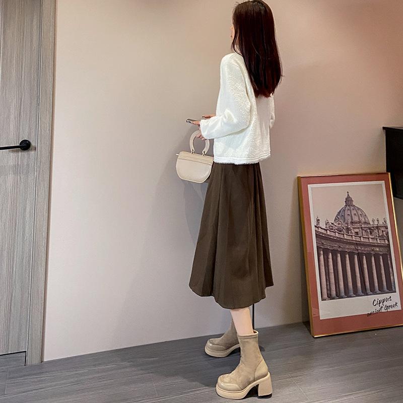 Удобные мягкие эластичные женские модные универсальные короткие сапоги на толстом каблуке на осень и зиму