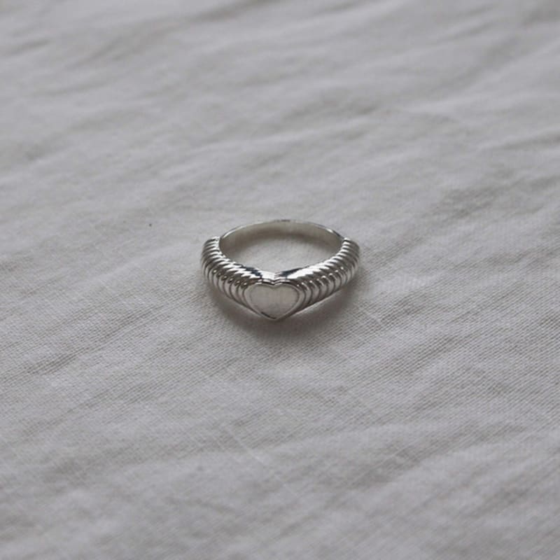 STUDIO LEIGH LAYERED LOVE RING