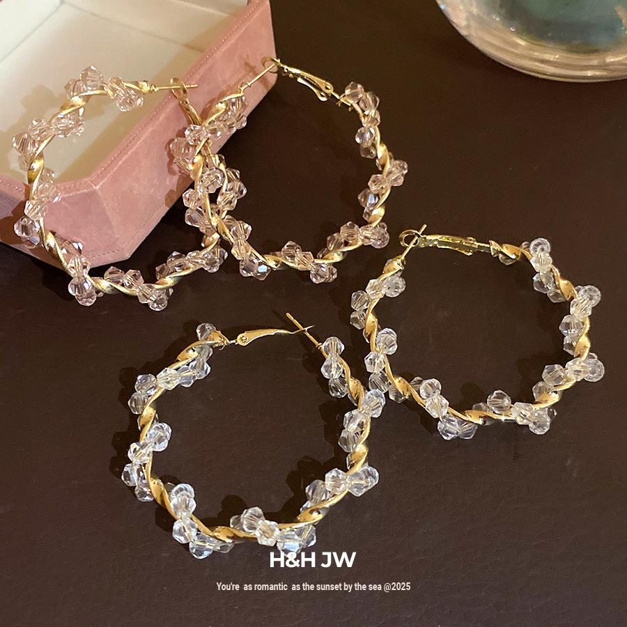 Silver needle pearl beaded twisted round earrings simple fashion earrings light luxury high sense earrings design sense niche