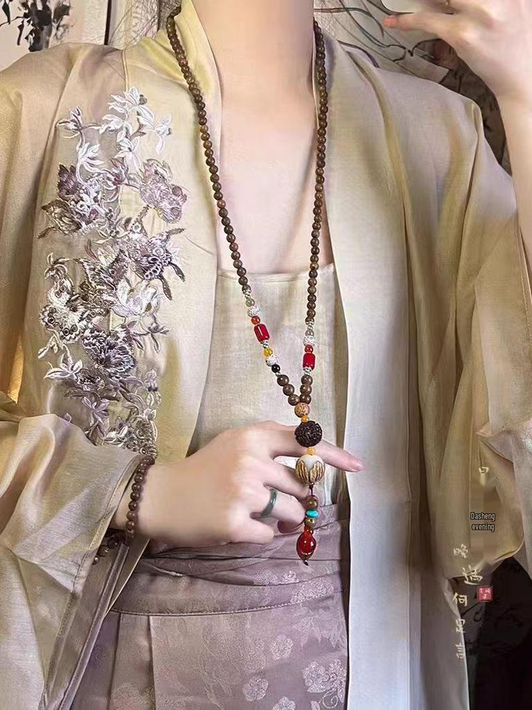 Unisex Tibetan Ethnic Necklace: Versatile, Retro-Style Jewelry with Wooden Accents for Cotton and Linen Outfits
