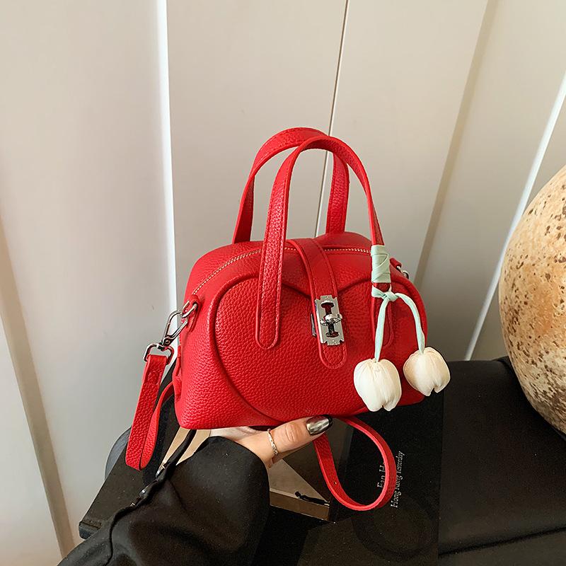 Small Bag Women's 2025 New Summer Versatile Messenger Bag Fashion Popular Pillow Small Bag