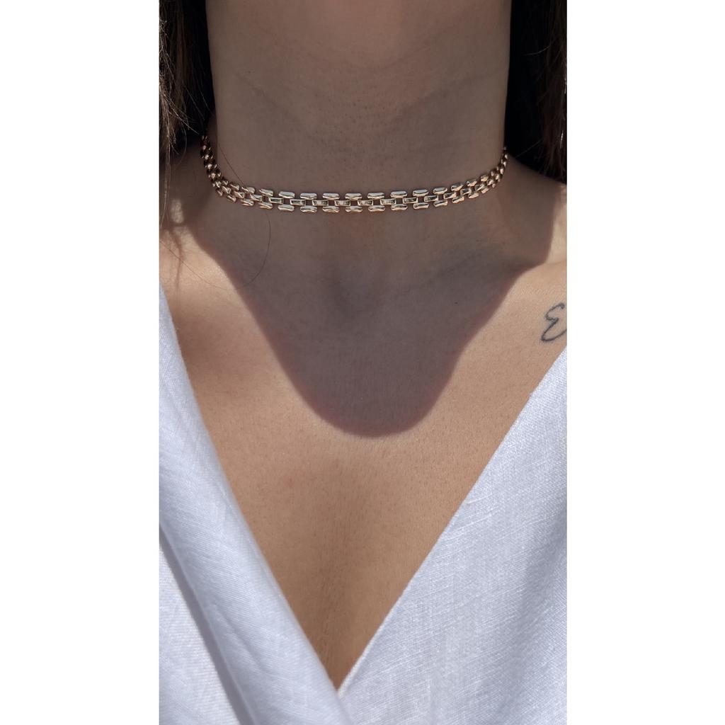 Золотое колье из тонкой соломки