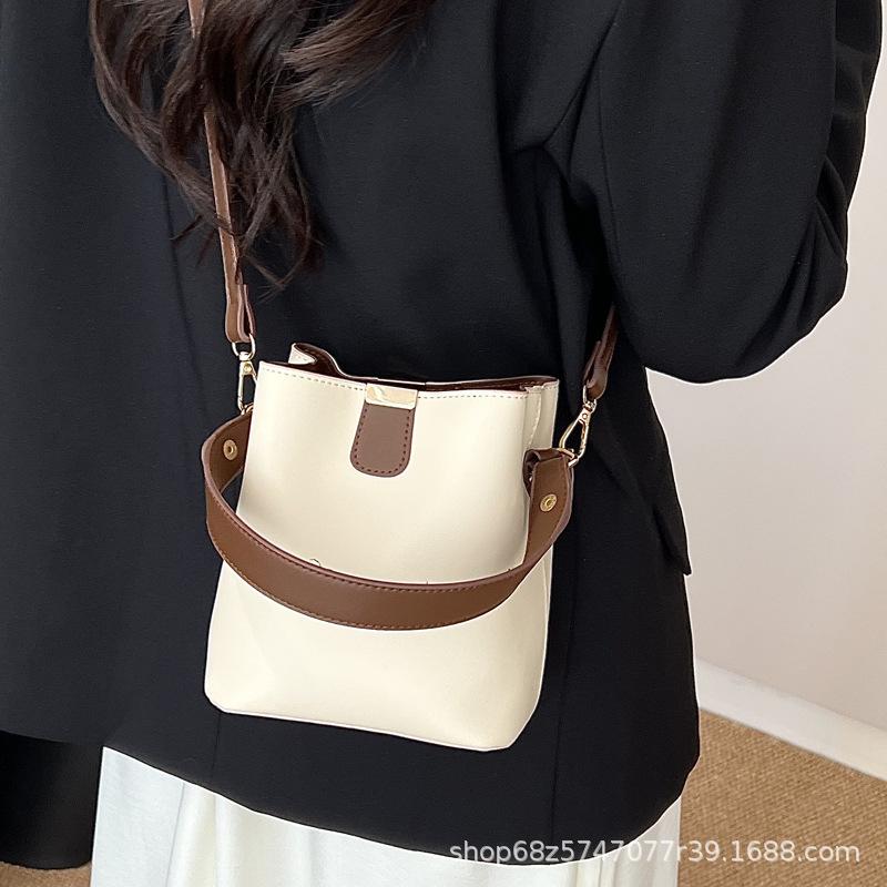 High-end Texture Versatile Portable Bucket Bag Women's 2025 New Niche Design Shoulder Bag Hot Fashion Crossbody Bag