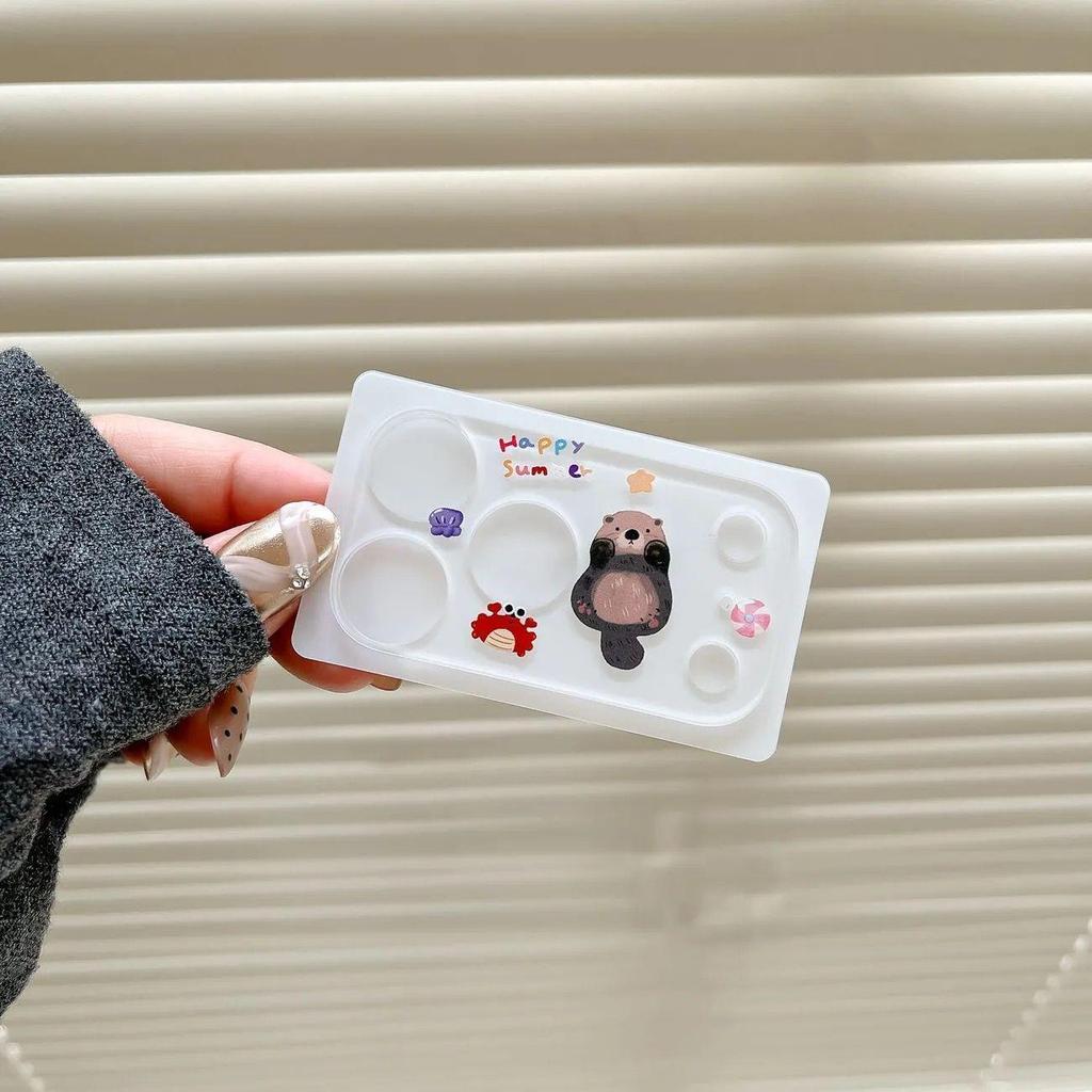 Очаровательная наклейка на объектив iPhone 17 Pro Max: Декор для камеры «Медвежонок и Котенок» с держателем для ручек и наклейками для ногтей!