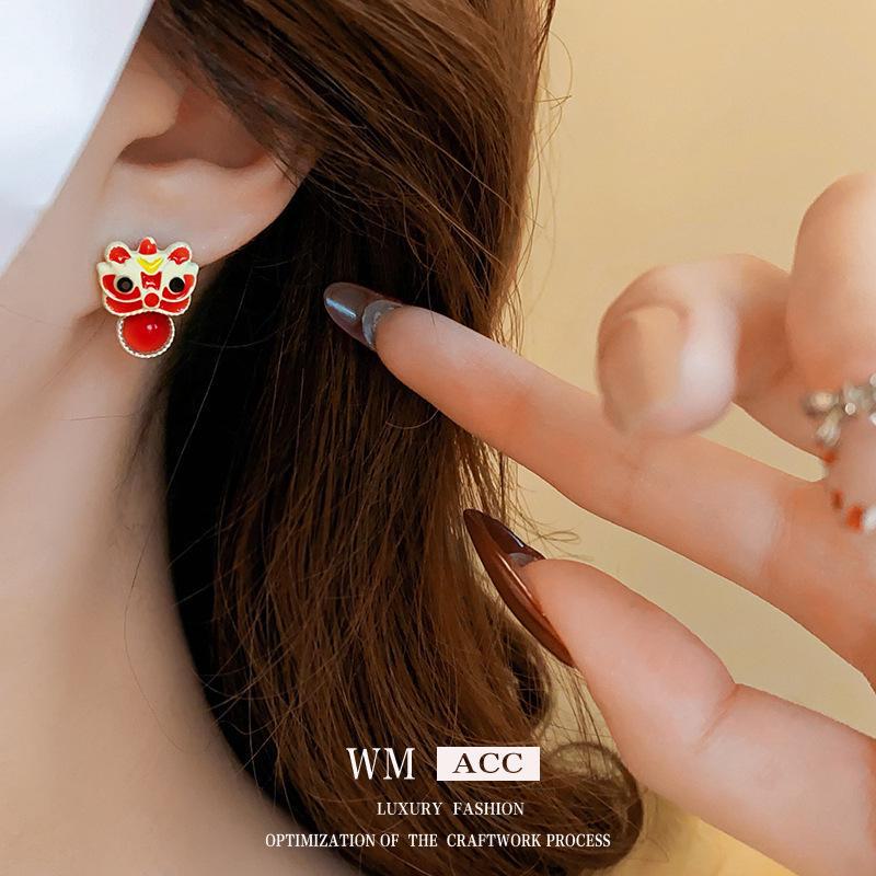 Серебряные серьги-иглы с кисточками "Fu": Праздничные и забавные аксессуары с искусной отделкой в виде капель масла и элементами петард для стильного образа.