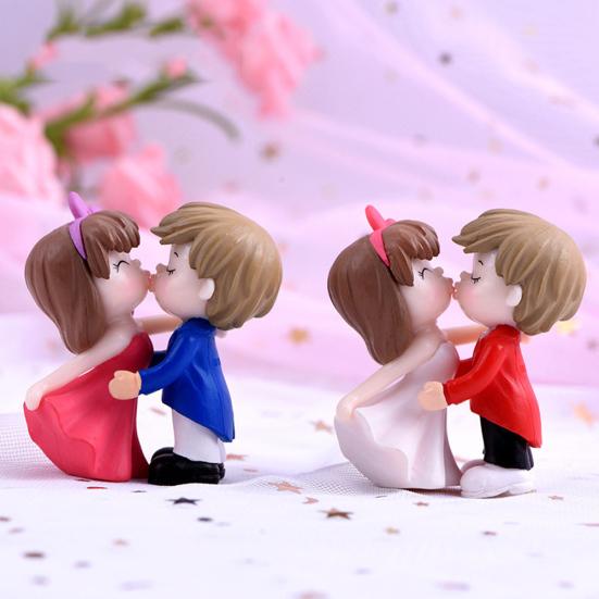 Resin Kissing Bride Groom Model Figurine Miniature Wedding Scenery Ornaments