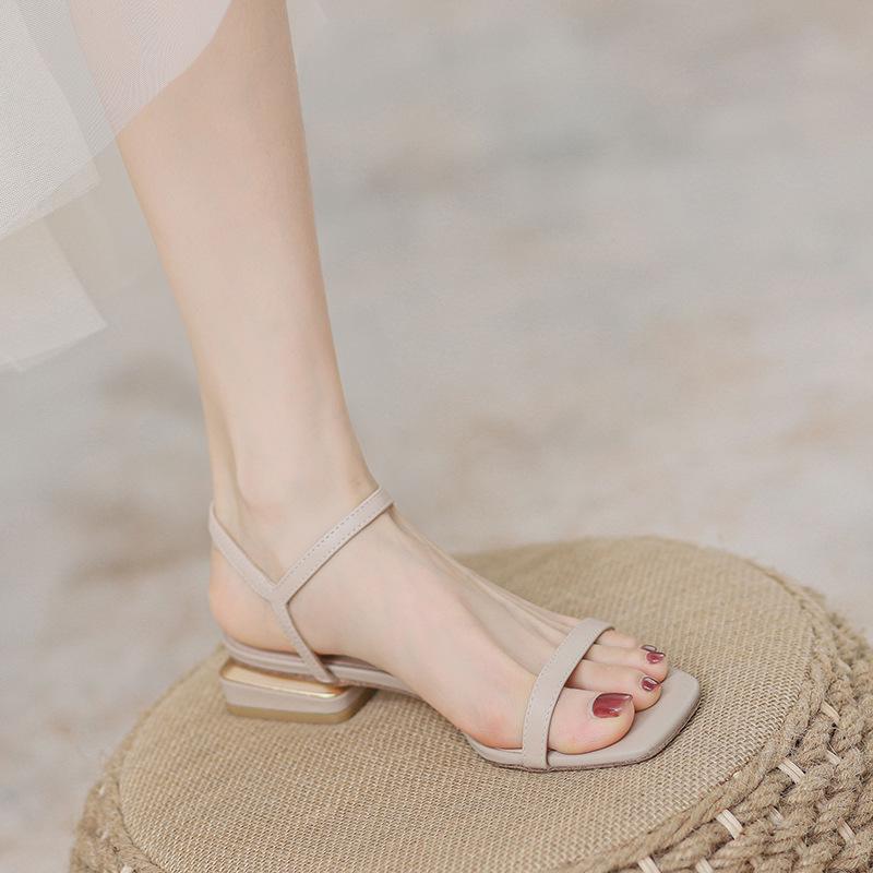 Босоножки на толстом каблуке женские летние новые 2025 универсальные в сказочном стиле, с ремешком на щиколотке, с открытым носком, на низком каблуке, римские, под юбку