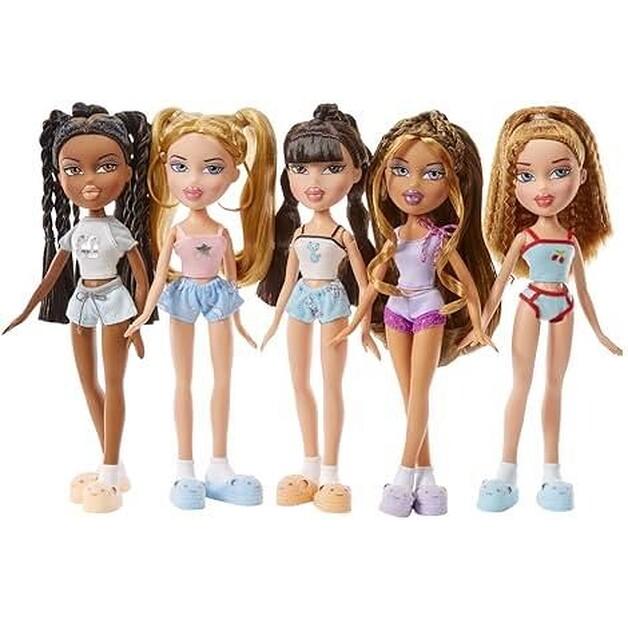 Кукла Bratz Slumber Party Модная Sasha с 2 комплектами пижам плюшевым животным и аксессуарами