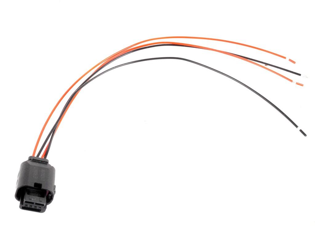 4-Pin Reversing Camera Plug - Physically Check Which Camera Numbers It Fits