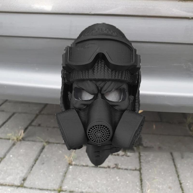 Крышка сцепного устройства с 3D-печатным стальным шлемом и противогазом. Крышка шара сцепного устройства. Предотвращает ржавление приемной трубы.