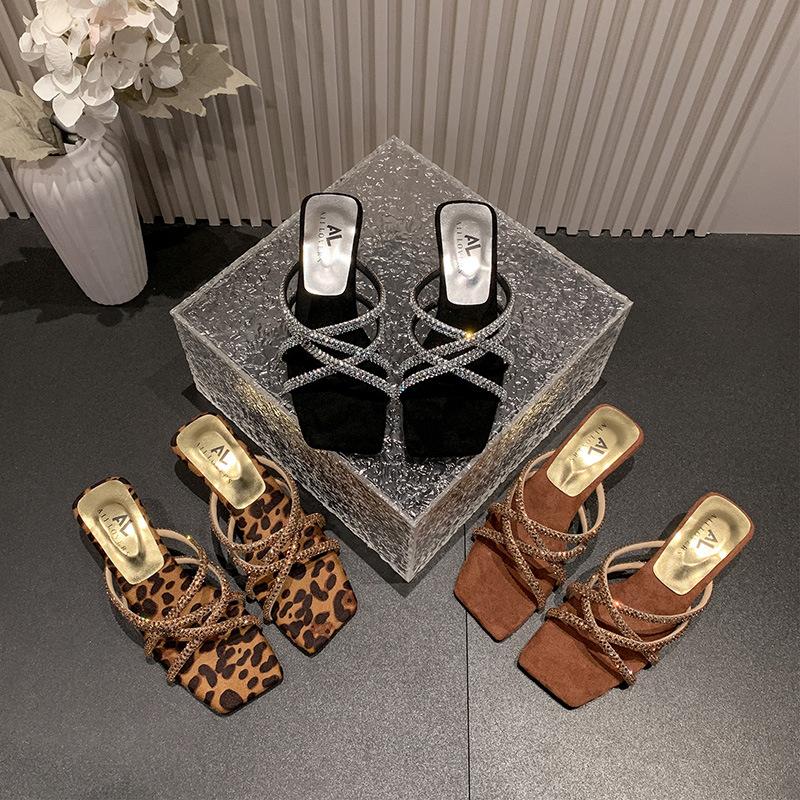 Stylish and simple, thin and cool slippers for women's 2025 summer new versatile temperament increased open-toed wedges