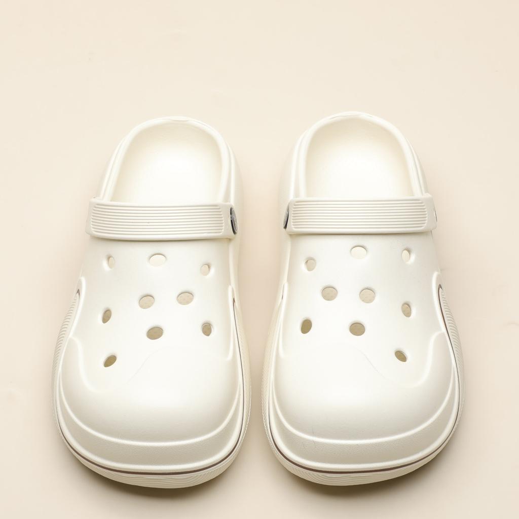 Пара обуви с отверстиями, новая летняя обувь, сандалии для пляжа у моря, уличные дышащие нескользящие шлепанцы с закрытым носком для женщин