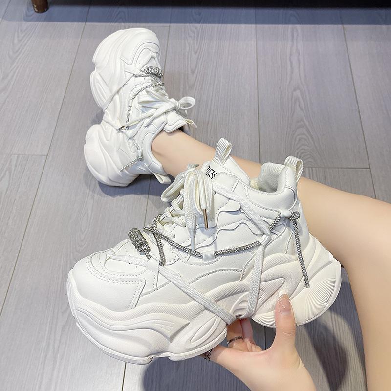 Модные туфли на платформе для папы, женская обувь 2025 осень и зима, новинка, увеличивающие рост, с цепочкой из стразов, универсальная повседневная спортивная обувь