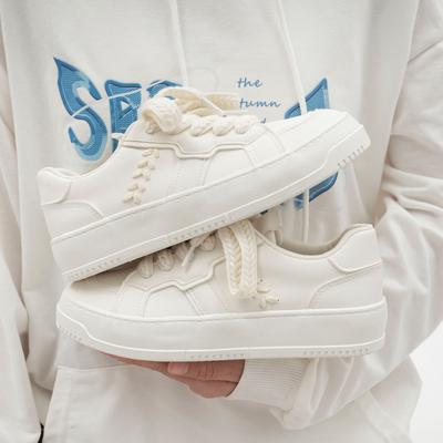 Женские простые белые кеды на шнуровке с низким верхом 2025 Мультисезонные минималистичные повседневные туфли на платформе с круглым носком