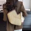 Соломенная сумка женская большой вместимости 2025 новая летняя универсальная на плечо плетеная текстурная популярная сумка-тоут