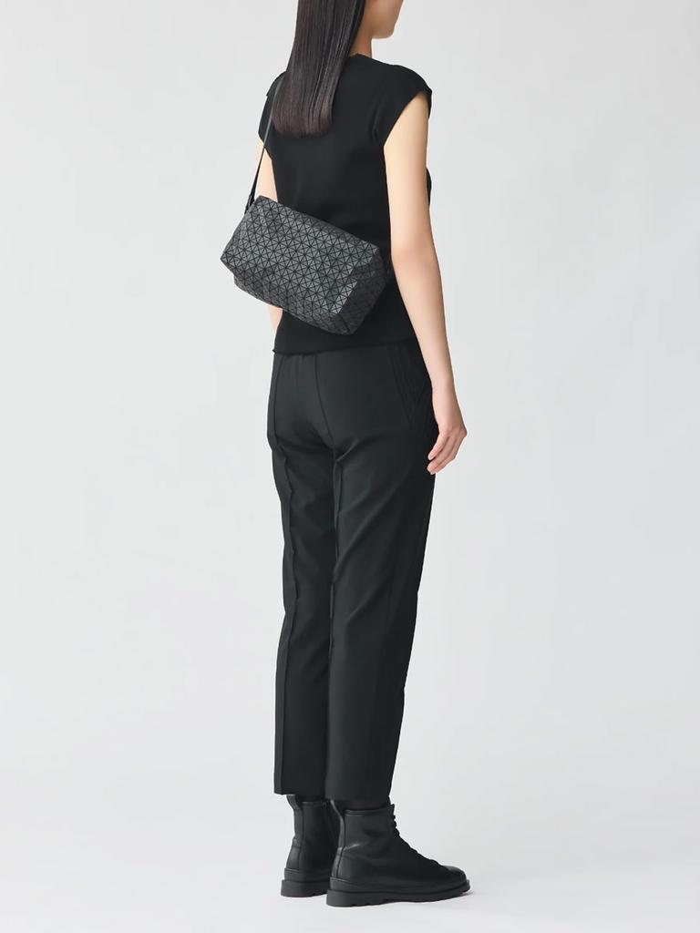 Сумка через плечо BAO ISSEY BAO BAO ISSEY MIYAKE МАТОВО-ЧЕРНАЯ BB AG131 16 (БАО МИЯКЕ) СУМКА НА СЕДЛО [Товар]
