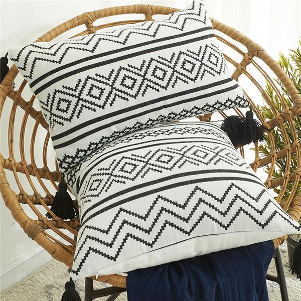 Soft Chenille Tassel Pillowcase Modern Geometric Jacquard Sofa Cushion Bohemian Moroccan White Black Lines Pillow Cover No Pillow Core