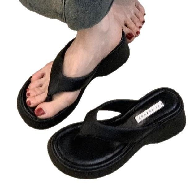 Мягкая кожаная версия! Нишевый дизайн розовые леопардовые шлепанцы для женщин, толстая подошва с увеличением высоты, пляжные сандалии для весны и лета для женщин