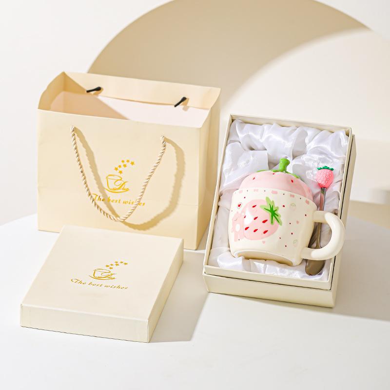 Керамическая чашка с крышкой «Клубничный медведь» для девочек, подарочная чашка для дома, кружка, высококачественная, для пары, для молока, для завтрака