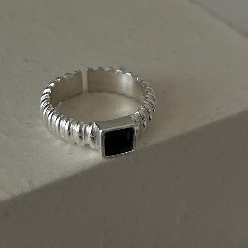 Elegant Lightweight Luxe Copper Ring With Unique Geometry And Glittering Details