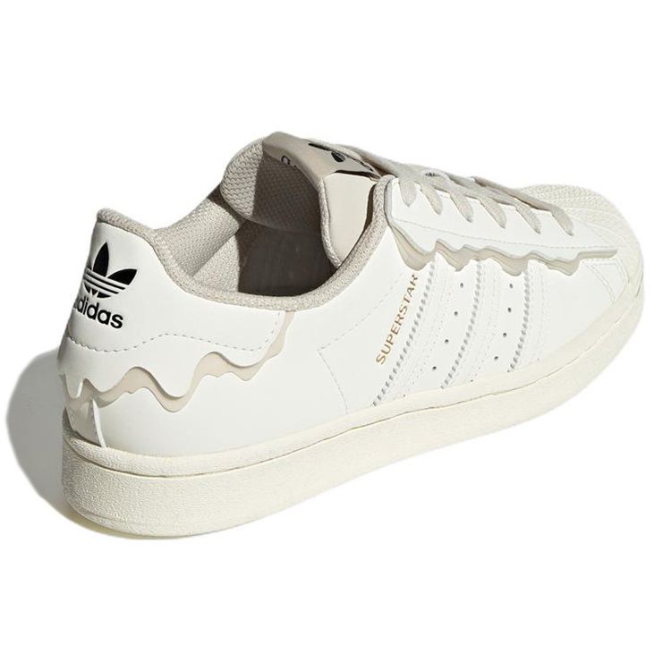 adidas Оригинальные кроссовки Superstar из синтетической кожи с мыском-ракушкой, низкие, женские, белые, кремовые, GW4441