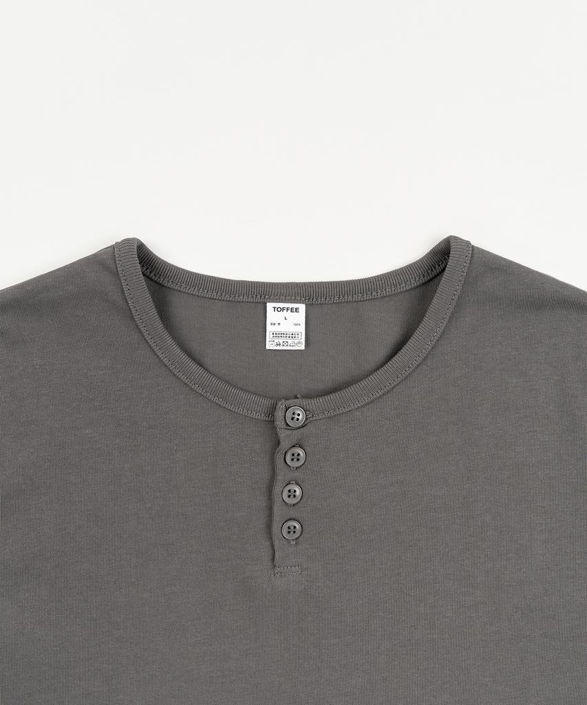 КОФЕ [S-XXL] Узкая укороченная футболка-henley с половинным рукавом (Древесный уголь)