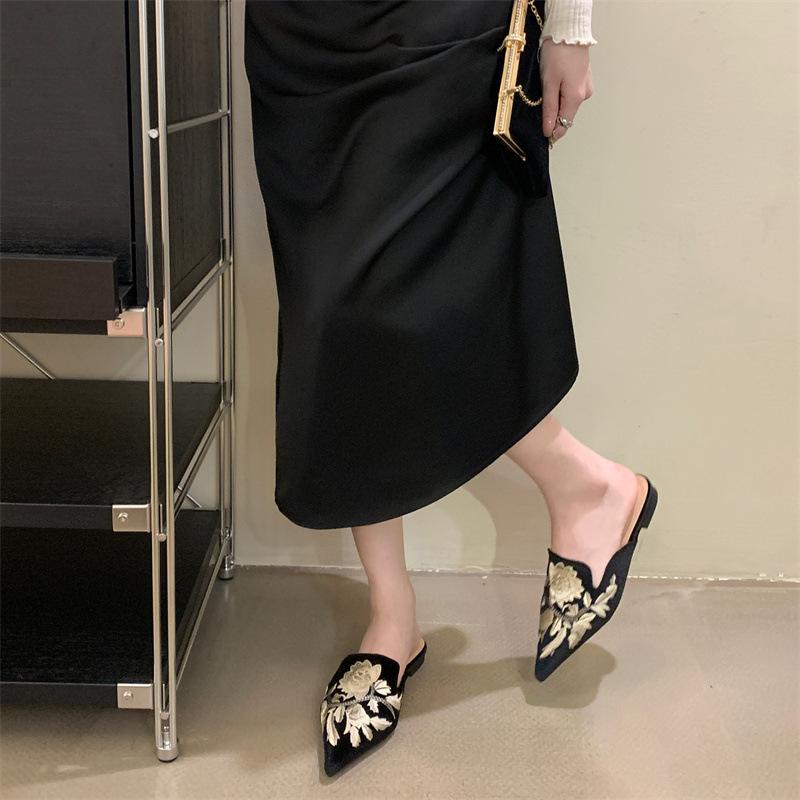 Fashion 2025 Flat Heels Embroidery Slippers Women Pointed Toe Floral Mules Shoes Ladies Office Daily Slip On Slides Green Velour Sandals