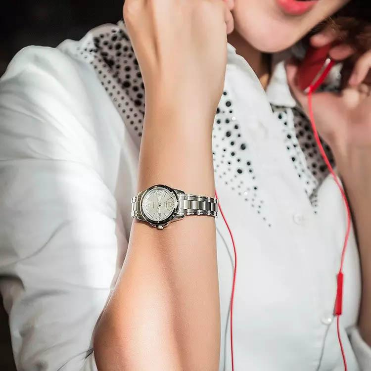 Casio Стандартная серия Простые водонепроницаемые часы Бизнес Кварцевый механизм Стальной ремешок Женские часы Белые LTP-1215A-7A