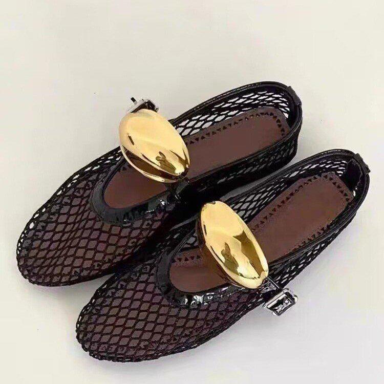 2024 Summer Women's Fashion Metal Buckle Flat Sandals - Versatile European & American Style.
