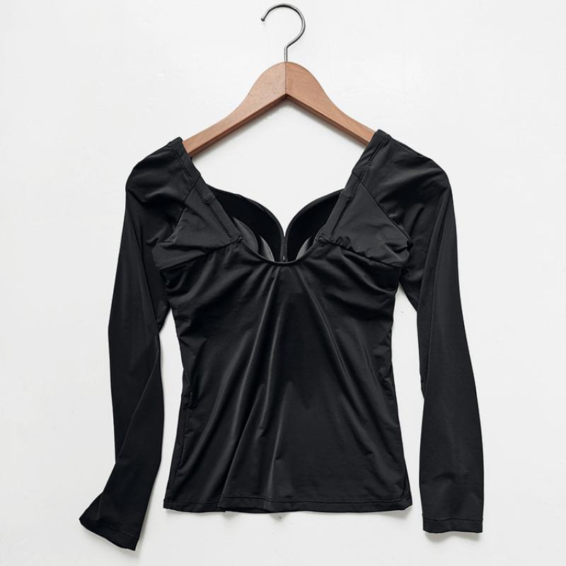 Заверните и отрегулируйте форму спины. Бюстгальтер с гладкой поверхностью, длинными рукавами и снизу со стальными кольцами. Наденьте сексуальное нижнее белье снаружи.