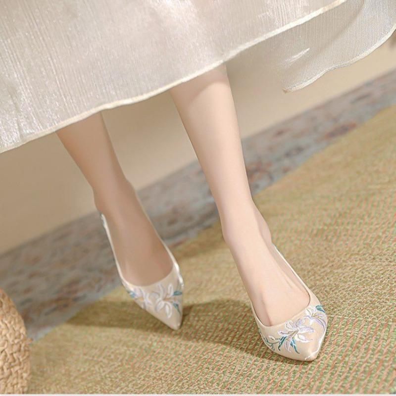 Модные осенние новые туфли на тонком каблуке, женские модные туфли с заостренным носком, с вышитой поверхностью, на высоком каблуке