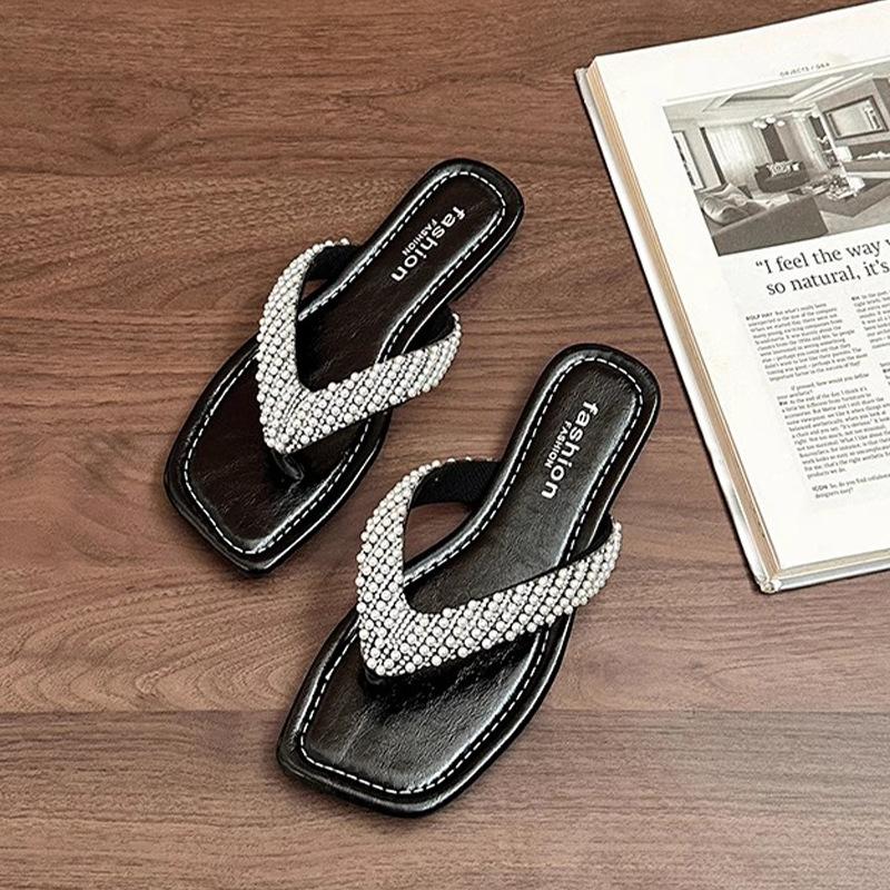 Летние французские новые шлепанцы со стразами 2025 года, полностью инкрустированные бриллиантами, для ношения на улице, с дизайном, подчеркивающим темперамент, с открытым носком, крутые шлепанцы