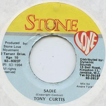 7-дюймовая пластинка ТОНИ КЕРТИС - Сэди none Stone Love 1994 Ямайка Регги, Ска и Даб