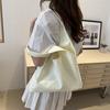Сумка-тоут под мышкой женская сумка 2025 новая летняя персонализированная корейская версия красивая большая вместимость однотонная на плечо сумка для покупок сумка