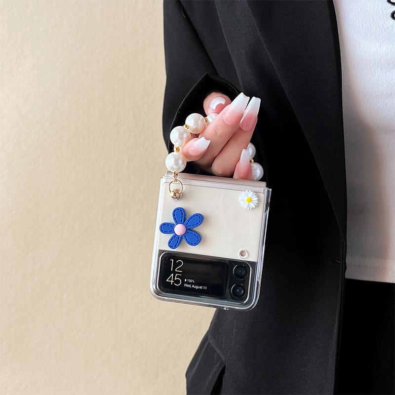 Summer Little Fresh Daisy Folding Phone Case with Pearl Bracelet for Samsung Galaxy Z Flip 3 4 5 Drop Resistant PC Phone Case